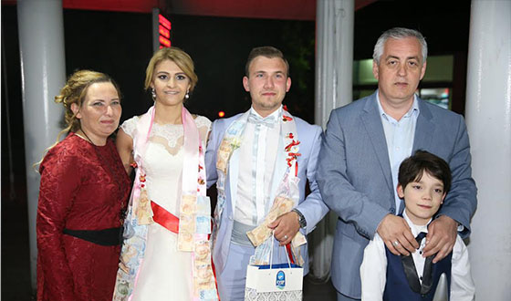 Beşli ve Acar Ailelerinin Mutlu Günü Beşli ve Acar Ailelerinin Mutlu Günü