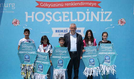 Eyüp'te Anneler Günü'ne Özel Uçurtma Şenliği Eyüp'te Anneler Günü'ne Özel Uçurtma Şenliği