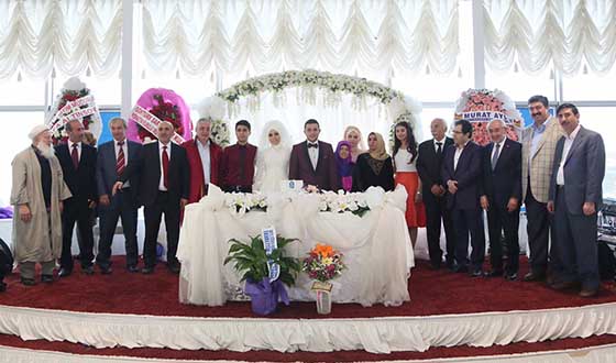 Başkan Aydın, Gençlerin En Mutlu Günlerinde Yanlarında Başkan Aydın, Gençlerin En Mutlu Günlerinde Yanlarında