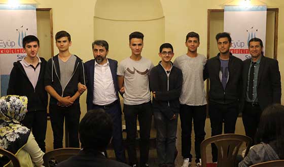 "Bir Şiir Atölyesi 50 Edebiyat Dersine Bedeldir" "Bir Şiir Atölyesi 50 Edebiyat Dersine Bedeldir"