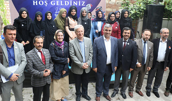 Usta Yazarlar Genç Yazarlarla Eyüp'te Buluşuyor Usta Yazarlar Genç Yazarlarla Eyüp'te Buluşuyor