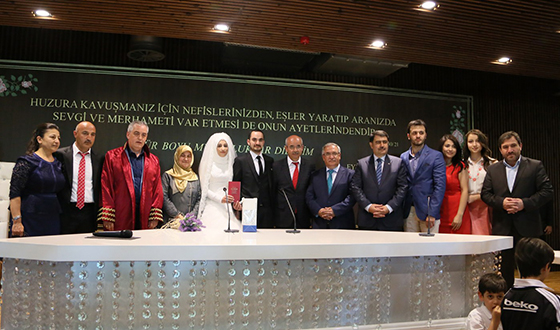 Genç Çiftlere Mutluluklar Dileriz Genç Çiftlere Mutluluklar Dileriz