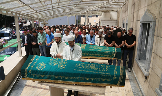 Ramiye Vatansever ve Sami Seyhan Toprağa Verildi Ramiye Vatansever ve Sami Seyhan Toprağa Verildi
