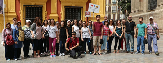 Eyüplü Gençler Malaga ve Granada'da Tarihle Buluştu Eyüplü Gençler Malaga ve Granada'da Tarihle Buluştu