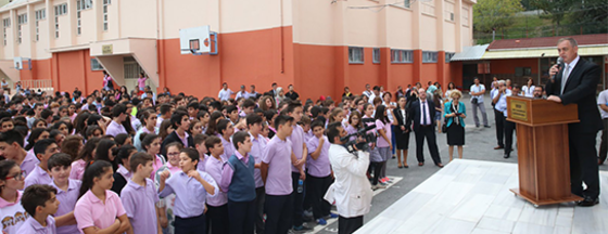 Eyüp'te Eğitim, Kırtasiye Çekleriyle Başladı Eyüp'te Eğitim, Kırtasiye Çekleriyle Başladı
