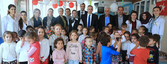 Başkan Amcalarından Çevreci Miniklere Hediye Başkan Amcalarından Çevreci Miniklere Hediye