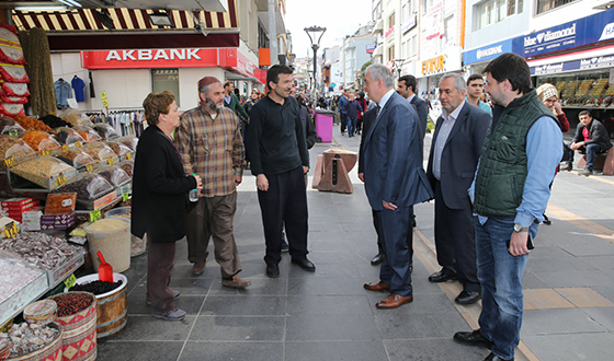 Başkan Aydın'dan Fahri Korutürk Caddesi Esnafına Ziyaret Başkan Aydın'dan Fahri Korutürk Caddesi Esnafına Ziyaret