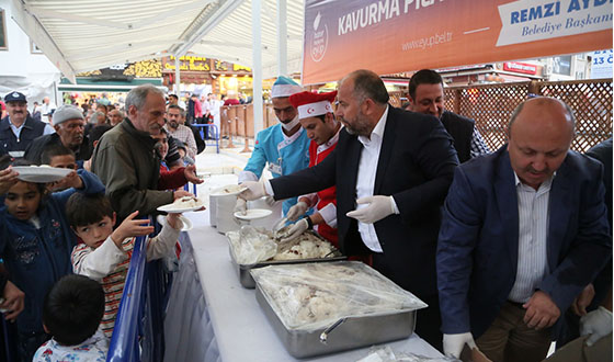 Eyüp Sultan'da Berat Kandili Coşkusu Eyüp Sultan'da Berat Kandili Coşkusu