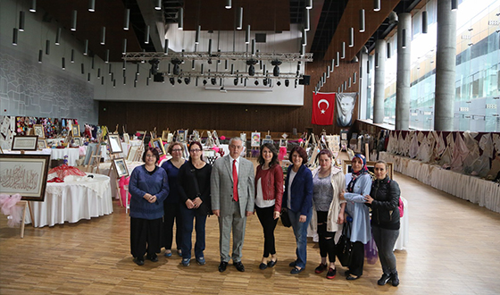 Eyüp Halk Eğitim Merkezi Sergisi Yoğun İlgi Gördü Eyüp Halk Eğitim Merkezi Sergisi Yoğun İlgi Gördü