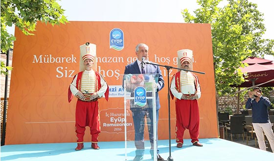 Başkan Aydın, "Paylaştıkça Bir Oluruz" Temalı Ramazan Etkinliklerini Tanıttı Başkan Aydın, "Paylaştıkça Bir Oluruz" Temalı Ramazan Etkinliklerini Tanıttı