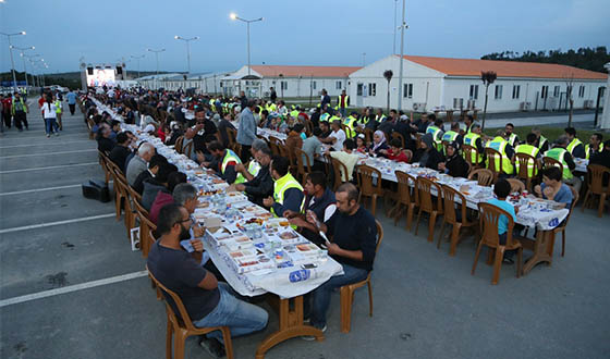 3. Havalimanında İftar 3. Havalimanında İftar