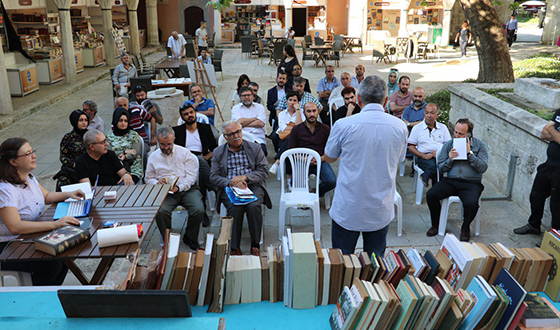 Eyüp Kitabiyat Merkezindeki Müzayedeler İlgi Toplamaya Devam Ediyor Eyüp Kitabiyat Merkezindeki Müzayedeler İlgi Toplamaya Devam Ediyor