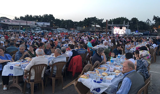 Rami, Alibeyköy ve Karadolap İftarına Yoğun İlgi Rami, Alibeyköy ve Karadolap İftarına Yoğun İlgi