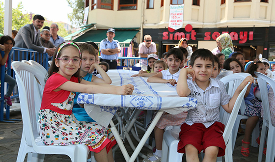 Eyüplü Minikler Tekne Orucunu Çok Sevdi Eyüplü Minikler Tekne Orucunu Çok Sevdi