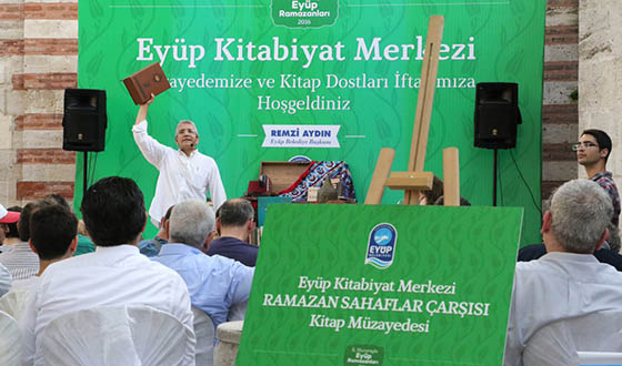 Nadir Eserler Eyüp'te Alıcısını Buluyor Nadir Eserler Eyüp'te Alıcısını Buluyor