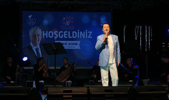 Eyüp'te Ahmet Özhan Rüzgarı Eyüp'te Ahmet Özhan Rüzgarı