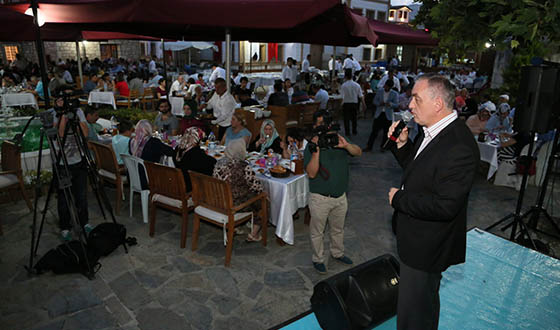 Eyüp Belediyesi'nden Şehit Yakınlarına ve Gazilere İftar Eyüp Belediyesi'nden Şehit Yakınlarına ve Gazilere İftar