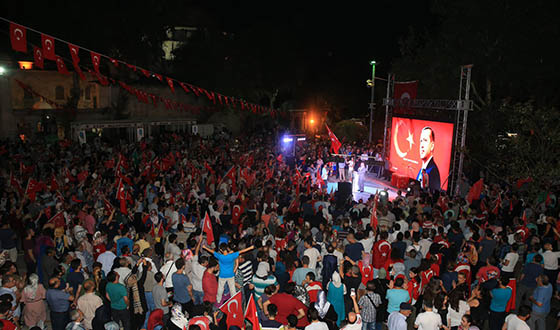 Darbe Girişimine Tepki Giderek Artıyor Darbe Girişimine Tepki Giderek Artıyor