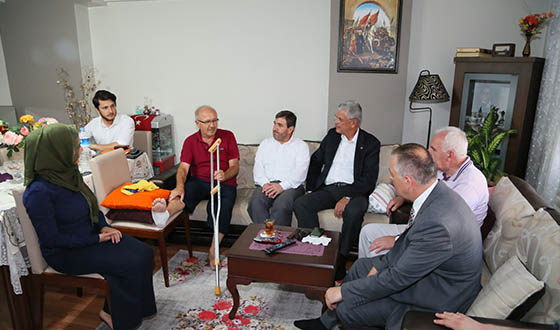 “Reisimiz, Ülkemiz İçin Canımızı Vermeye Razıyız” “Reisimiz, Ülkemiz İçin Canımızı Vermeye Razıyız”