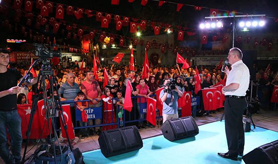Binler Vatan İçin Sabaha Kadar Nöbet Tuttular Binler Vatan İçin Sabaha Kadar Nöbet Tuttular