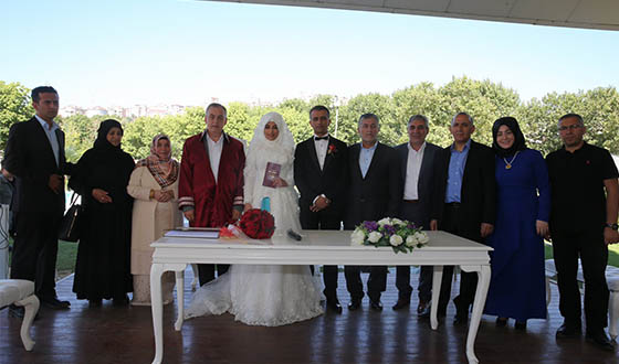 Dünya Evine Girdiler Dünya Evine Girdiler