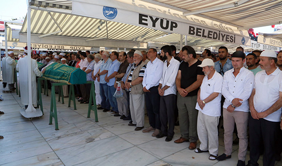 Cenaze Namazları Eyüp Sultan Camii'nde Kılındı Cenaze Namazları Eyüp Sultan Camii'nde Kılındı