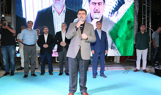 Demokrasi Nöbetine Vali Şahin de Katıldı Demokrasi Nöbetine Vali Şahin de Katıldı