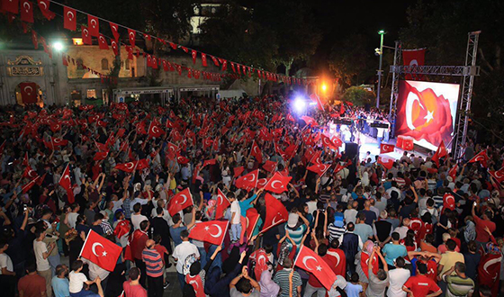 Milli Diriliş Nöbetlerinde Eyüplülerden Örnek Davranış Milli Diriliş Nöbetlerinde Eyüplülerden Örnek Davranış