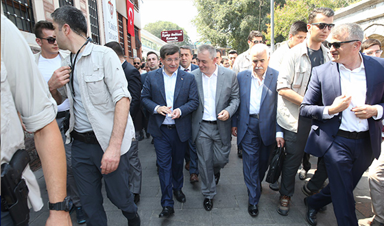 Eski Başbakan Davutoğlu Eyüp Sultan'da Eski Başbakan Davutoğlu Eyüp Sultan'da