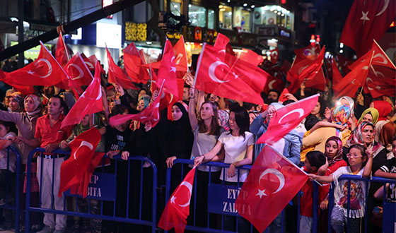 İlk Günkü Aşkla; Eyüp Sultan'da Nöbete Devam İlk Günkü Aşkla; Eyüp Sultan'da Nöbete Devam