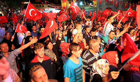 Eyüp Sultan'da Nöbete Devam Eyüp Sultan'da Nöbete Devam