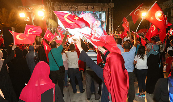 Eyüp'te Milli İrade Nöbetleri Devam Ediyor Eyüp'te Milli İrade Nöbetleri Devam Ediyor
