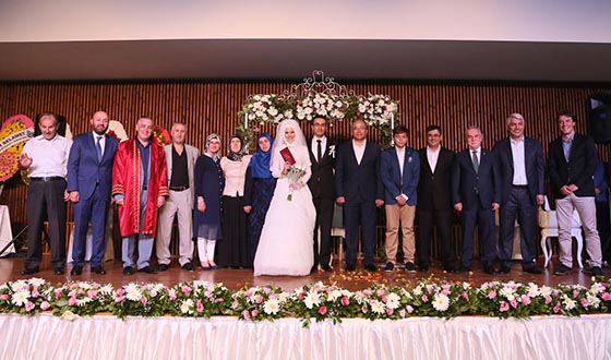 İlk Hediyelerini Başkan Aydın'dan Aldılar İlk Hediyelerini Başkan Aydın'dan Aldılar