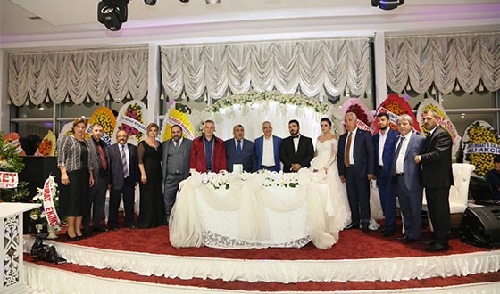 Kayar ve Güntay Ailelerinin Mutlu Günü Kayar ve Güntay Ailelerinin Mutlu Günü