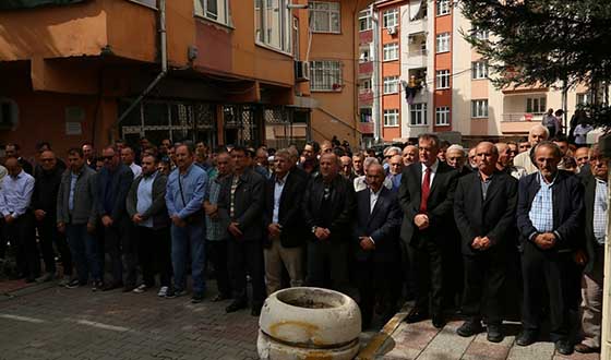Osman Akdeniz Toprağa Verildi Osman Akdeniz Toprağa Verildi