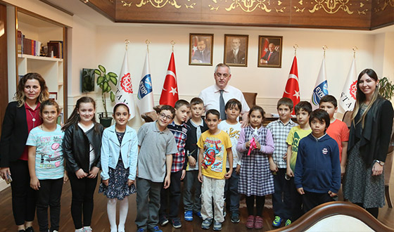 Simurgun Minik Öğrencilerinden Aşure Sürprizi Simurgun Minik Öğrencilerinden Aşure Sürprizi