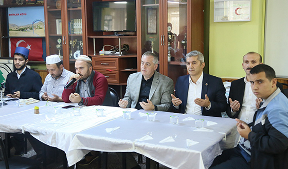 Çorum Emirler Köyü Derneğinden Aşure İkramı Çorum Emirler Köyü Derneğinden Aşure İkramı