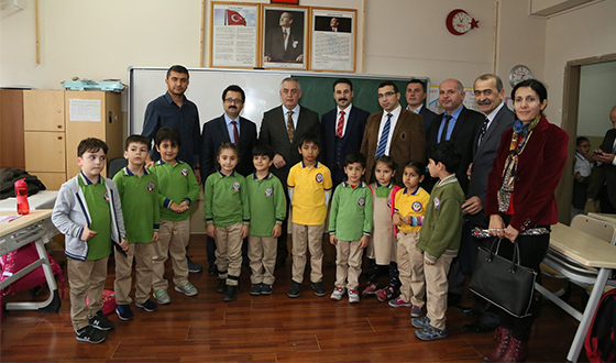 Başkan Aydın'dan Öğretmeler Günü Sürprizi Başkan Aydın'dan Öğretmeler Günü Sürprizi