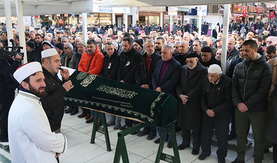 Eyüp'ün 70 Yıllık Esnafı Toprağa Verildi Eyüp'ün 70 Yıllık Esnafı Toprağa Verildi