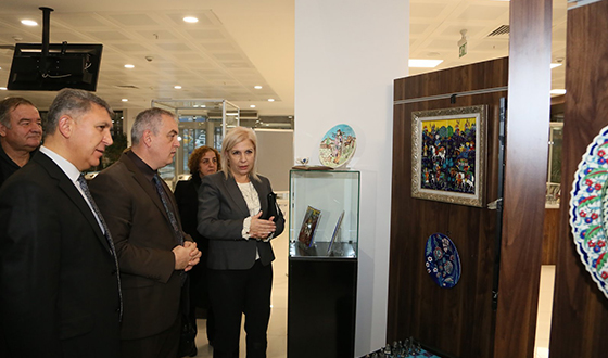 “İznik'ten Eyüp Sultan'a” Çini Sergisi Açıldı “İznik'ten Eyüp Sultan'a” Çini Sergisi Açıldı