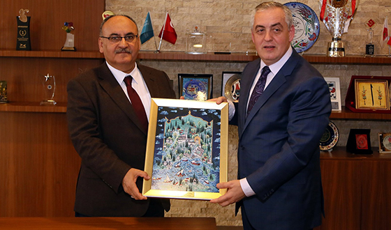 Ümraniye Belediye Başkanı Can'a Nezaket Ziyareti Ümraniye Belediye Başkanı Can'a Nezaket Ziyareti