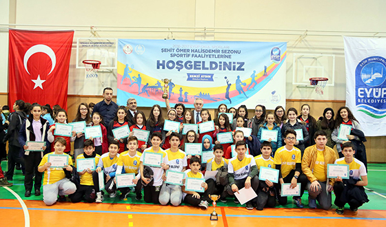 Geleneksel Sokak Oyunları Finalinde Büyük Heyecan Geleneksel Sokak Oyunları Finalinde Büyük Heyecan