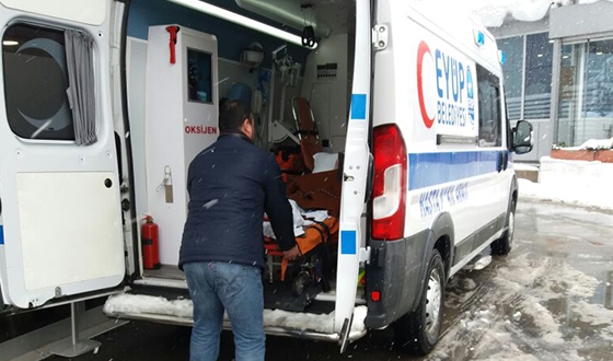 Sağlık Ekipleri Karda da Hastaların Yardımına Koştu Sağlık Ekipleri Karda da Hastaların Yardımına Koştu