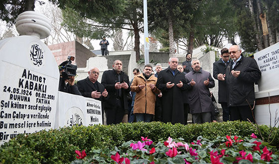 Ahmet Kabaklı Mezarı Başında Anıldı Ahmet Kabaklı Mezarı Başında Anıldı