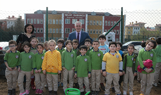 “Bir Ağaç Dik, Bir Nesil Kurtar” “Bir Ağaç Dik, Bir Nesil Kurtar”