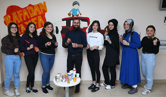 Eyüp'te Hastane Duvarları Rengarenk Eyüp'te Hastane Duvarları Rengarenk