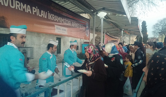 Eyüp'te Regaip Kandili Coşkusu Eyüp'te Regaip Kandili Coşkusu