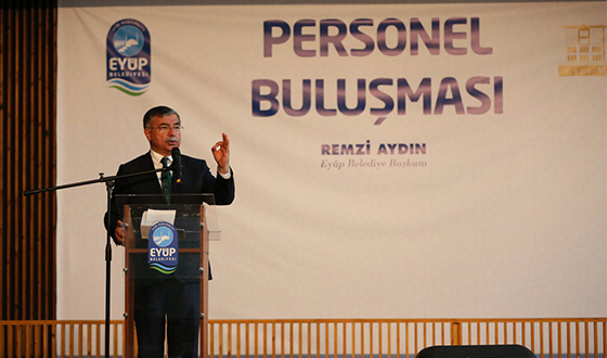 Bakan Yılmaz Temizlik Personeliyle Biraraya Geldi Bakan Yılmaz Temizlik Personeliyle Biraraya Geldi