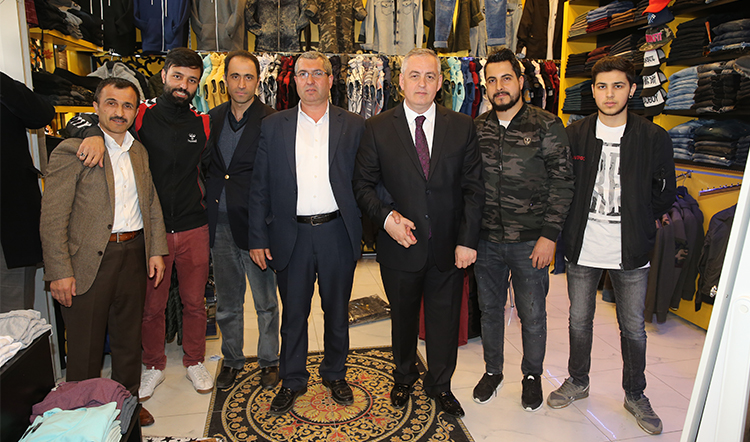 Başkan Aydın'dan Yeşilpınar ve Pirinççi'de Esnaf Ziyaretleri Başkan Aydın'dan Yeşilpınar ve Pirinççi'de Esnaf Ziyaretleri