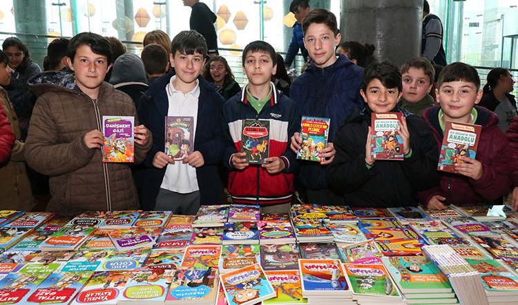 Eyüp'te Çocuk Kitap Fuarı açıldı Eyüp'te Çocuk Kitap Fuarı açıldı